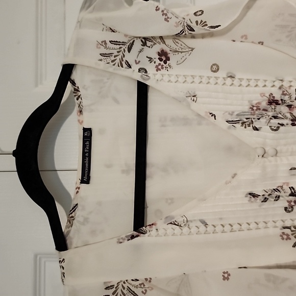 Abercrombie & Fitch Floral Flutter Sleeve Dress - Picture 5 of 7